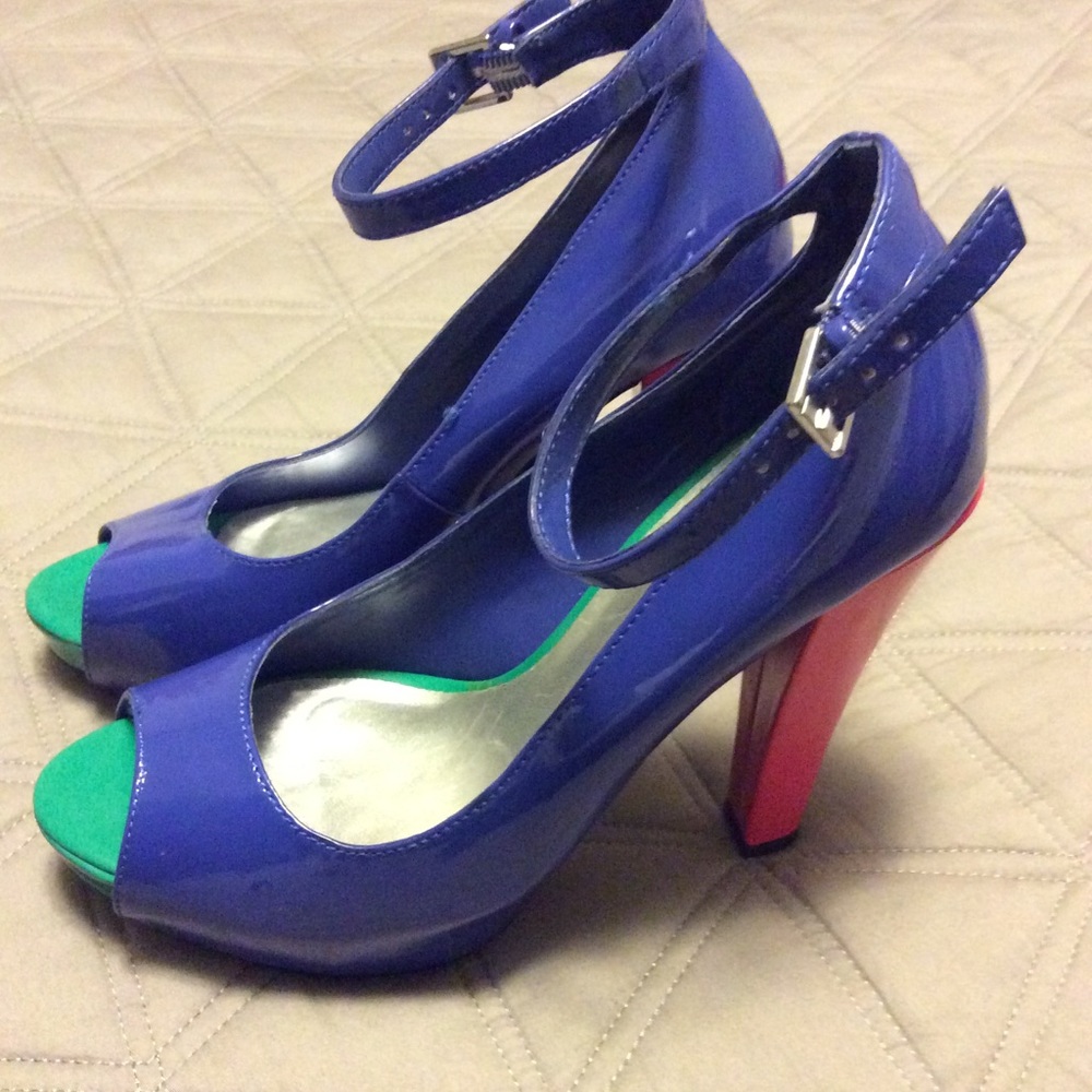G by Guess Pumps
